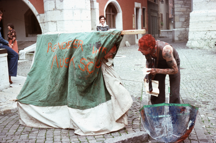 image Thom Puckey Performance Festival Biel-Bienne, Switzerland. Reindeer Werk Musik Schule 16