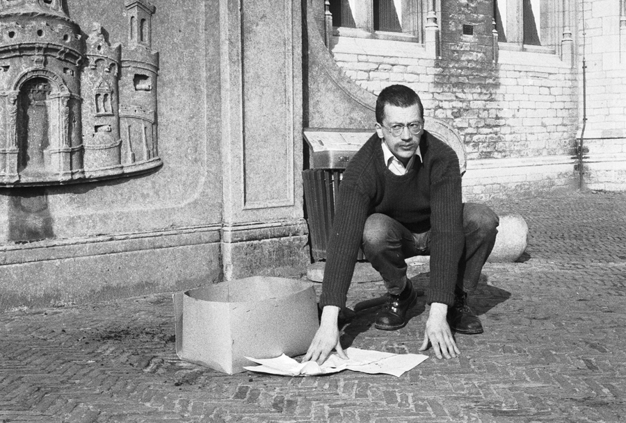 image Thom Puckey 30 photos. Solo performance. 'Speech on Behaviouralism', The Market Square, Middelburg. 4