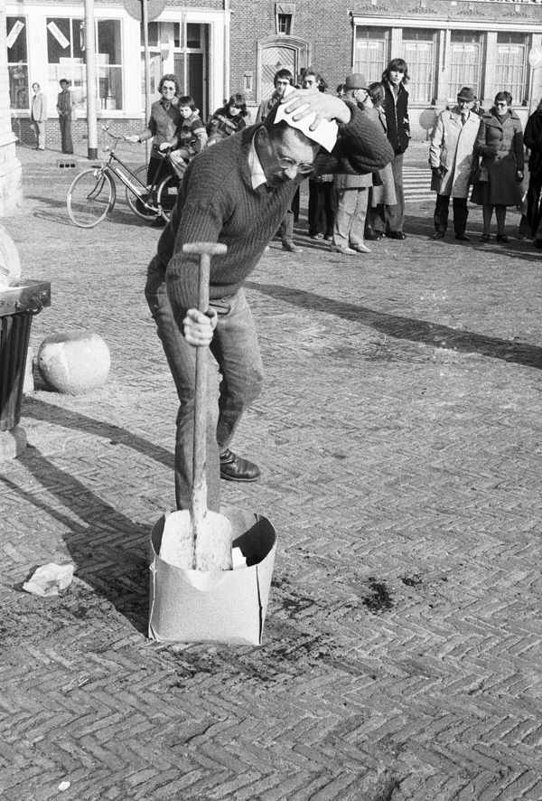 image Thom Puckey 30 photos. Solo performance. 'Speech on Behaviouralism', The Market Square, Middelburg. 5