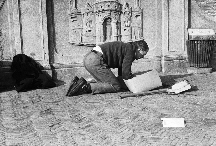 image Thom Puckey 30 photos. Solo performance. 'Speech on Behaviouralism', The Market Square, Middelburg. 6