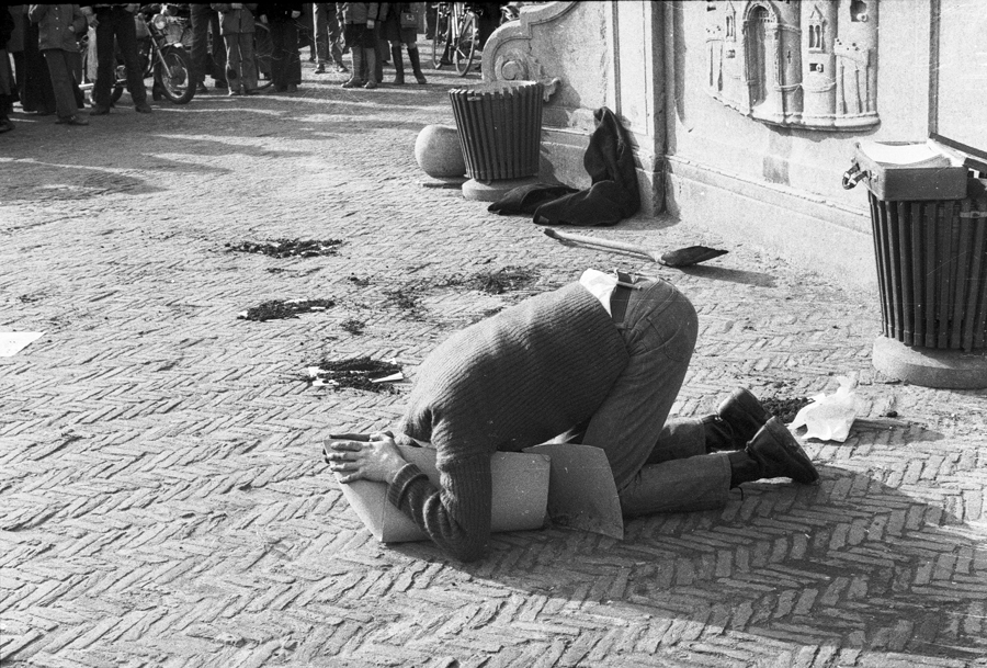 image Thom Puckey 30 photos. Solo performance. 'Speech on Behaviouralism', The Market Square, Middelburg. 18