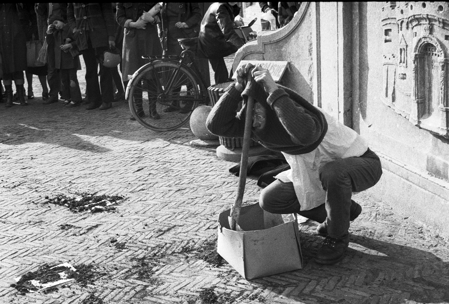 image Thom Puckey 30 photos. Solo performance. 'Speech on Behaviouralism', The Market Square, Middelburg. 24