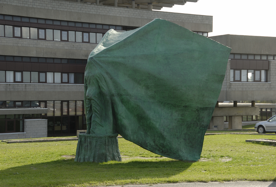 image Thom Puckey The Vesalius Sculpture, Scheldeboulevard, Terneuzen, Zeeuws Vlaanderen. 3