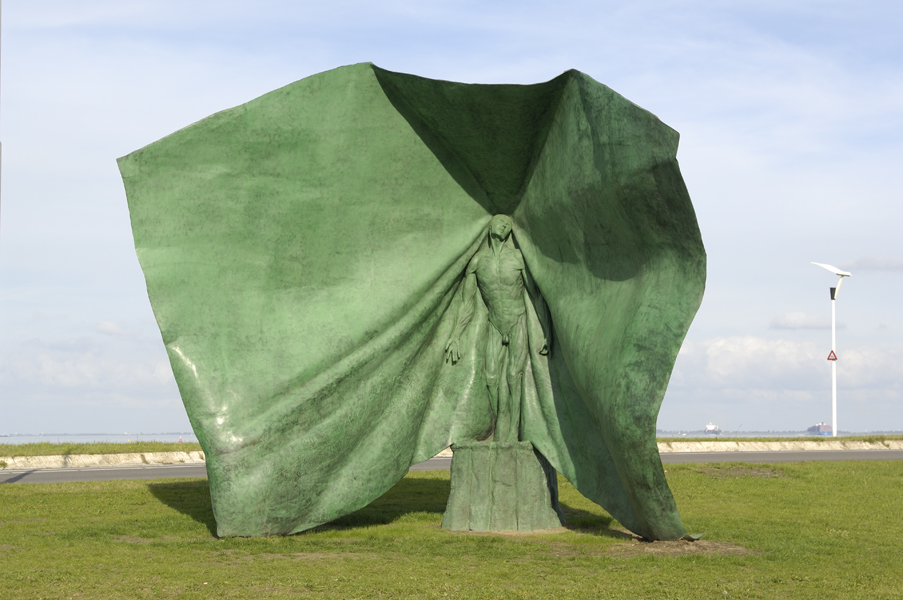 image Thom Puckey The Vesalius Sculpture, Scheldeboulevard, Terneuzen, Zeeuws Vlaanderen. 5